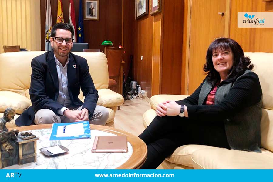 El Alcalde de Arnedo, Javier García, concluye su ronda de encuentros con los portavoces municipales. Hoy ha sido el turno de Rita Beltrán, portavoz del PR+ en el Ayuntamiento de Arnedo.