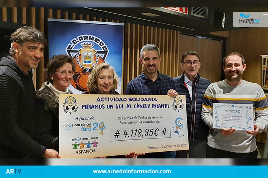 . La Escuela de Futbol de Arnedo ha hecho entrega a la Asociación Faro de un cheque de 4.118€ obtenido con la actividad "Metamos un gol al cáncer infantil"